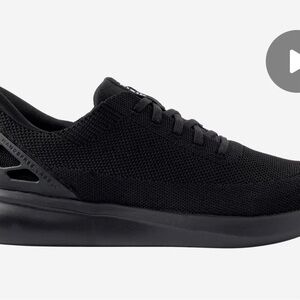 Kizik Athens in Black, Size 5Y, Brand New